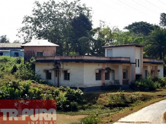 Deplorable condition of Mhuripur PHC : Badal silent